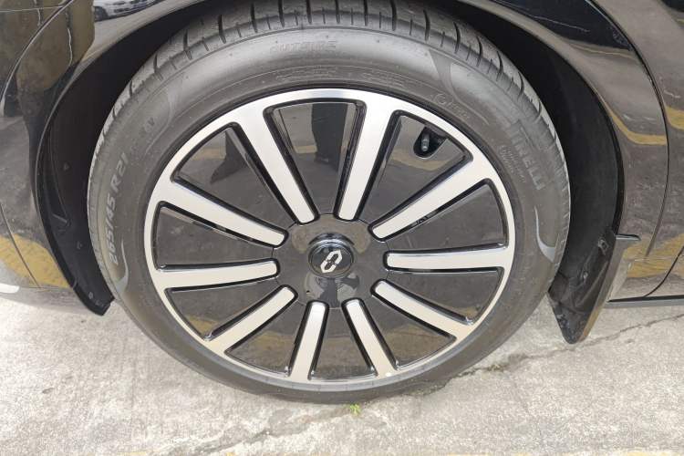 Used Hima AITO M9 2025 Extended-Range Max Version 52 kWh 6-Seater Edition Exterior 4