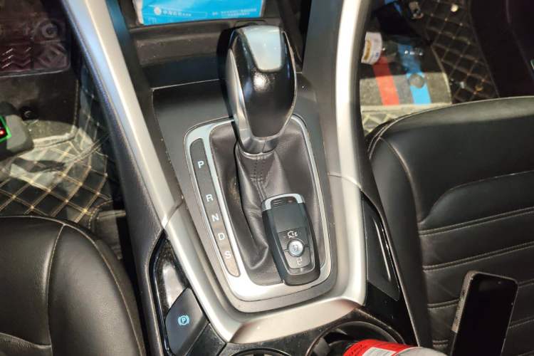 Used Ford Mondeo 2013 2.0L GTDi 200 Fashion Edition Gear Lever
