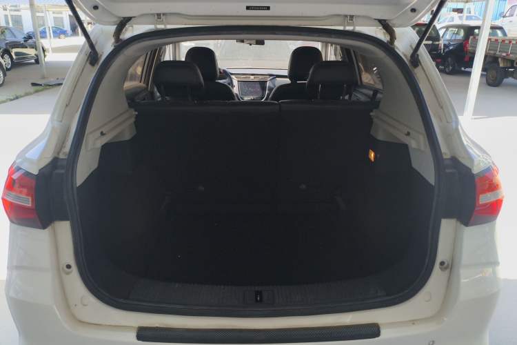 Used Roewe RX3 2018 1.6L Manual Elite Edition Trunk