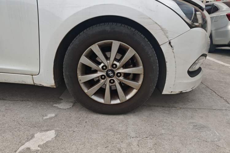 Used Hyundai Mistra 2014 1.8L Automatic Smart GLS Right Front Wheel Hub