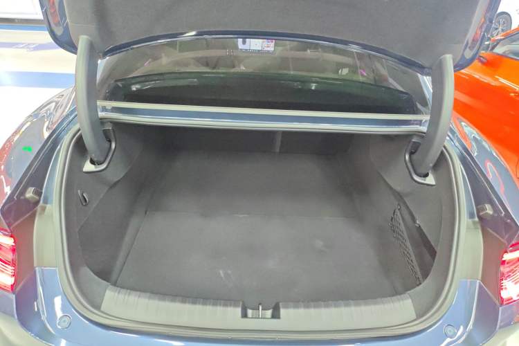 Used Xiaomi Auto SU7 2024 Four-Wheel Drive Ultra-Long Range Advanced Intelligent Driving Max Edition
