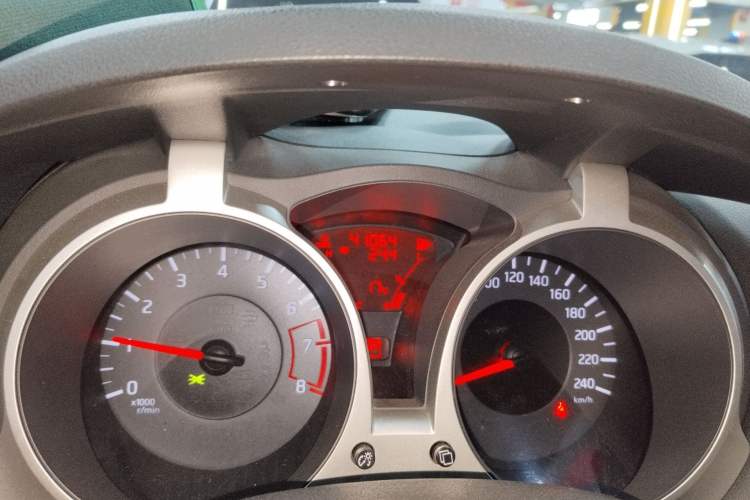 Used Infiniti ESQ 2014 1.6L Spontaneous Edition