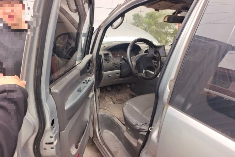 Used FORTHING Lingzhi 2014 M5 Q3 2.0L 7-seat Short-Wheelbase Luxury Model Driver Seat