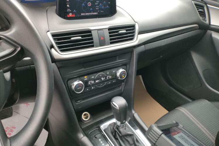 Used Mazda 3 Axela 2017 Hatchback 1.5L Automatic Luxury Model Emission Standard China V Gear Lever