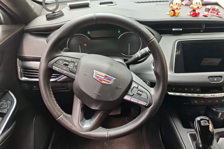 Used Cadillac XT4 2022 28T Two-Wheel-Drive Luxury Version Steering Wheel