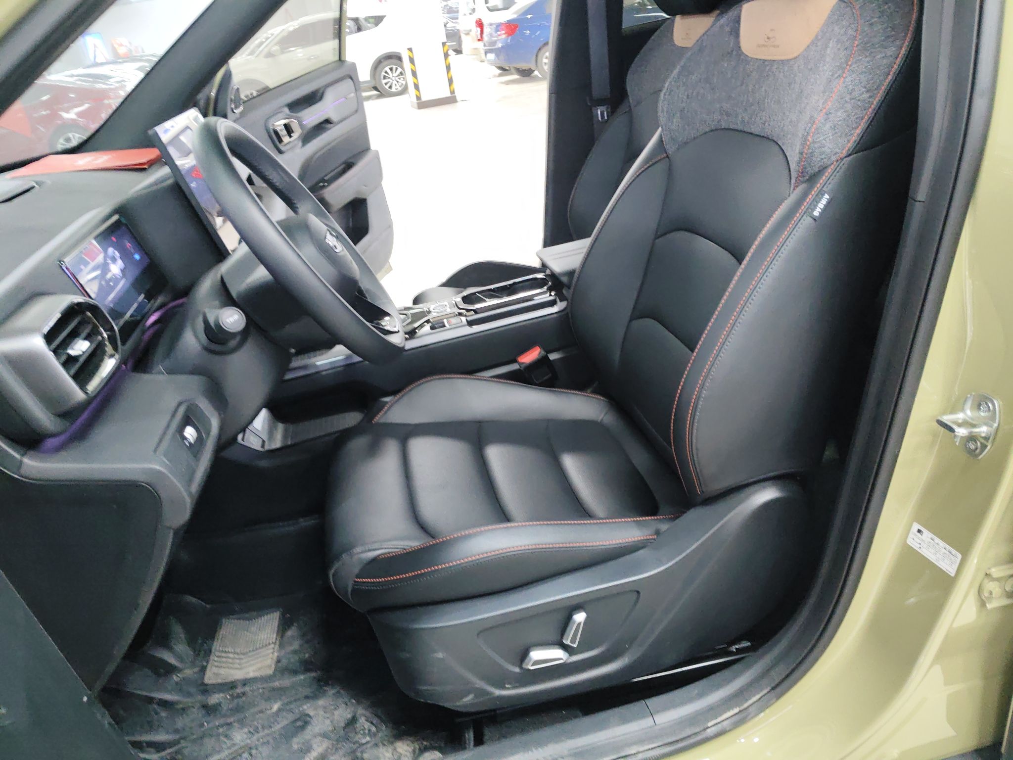 Переднее сиденье в автомобиле