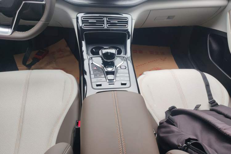 Used BYD Qin PLUS 2024 HONOR Edition DM-i 55KM Leading Model Gear Lever