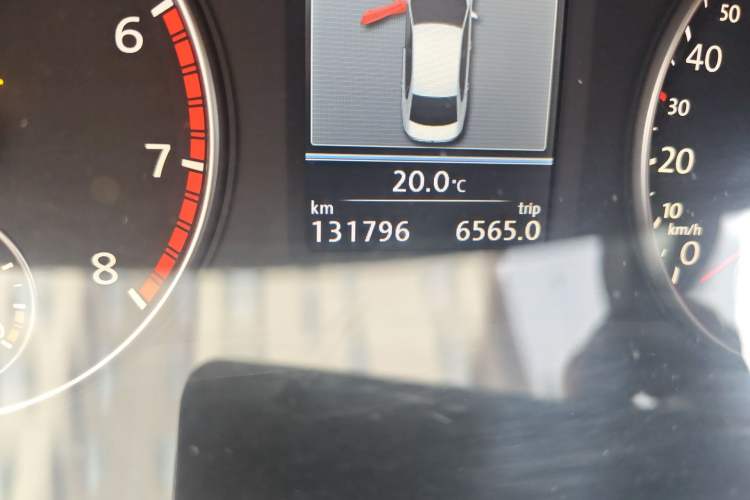 Used Volkswagen Passat 2011 2.0 TSI DSG Ultimate Edition Odometer Close Up