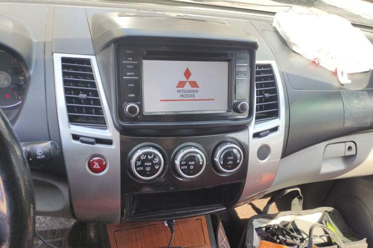 Used Mitsubishi Pajero Sport 2011 3.0L Luxury Navigation Edition
