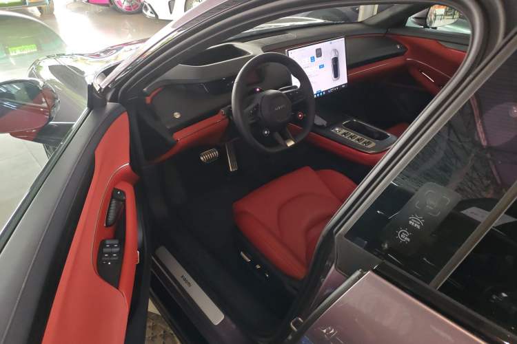 Used Xiaomi Auto SU7 2024 Four-Wheel Drive Ultra-Long Range Advanced Intelligent Driving Max Edition
