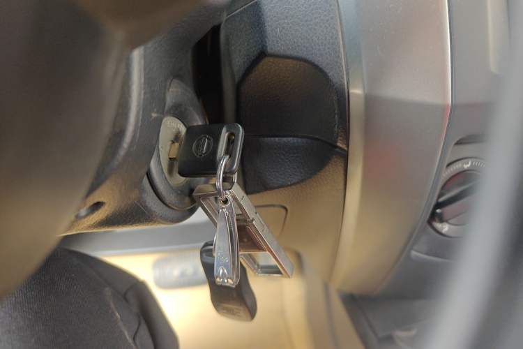 Used Nissan Livina 2010 JINRUI Edition 1.6L Automatic Standard Model Vehicle Key