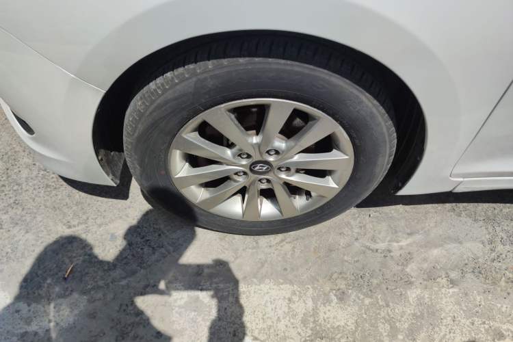 Used Hyundai Mistra 2014 1.8L Automatic Smart GLS Left Front Wheel Hub