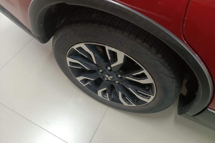 Used Mitsubishi Outlander 2019 2.0L Two-Wheel Drive Comfort Edition 7-Seater China VI Standard
