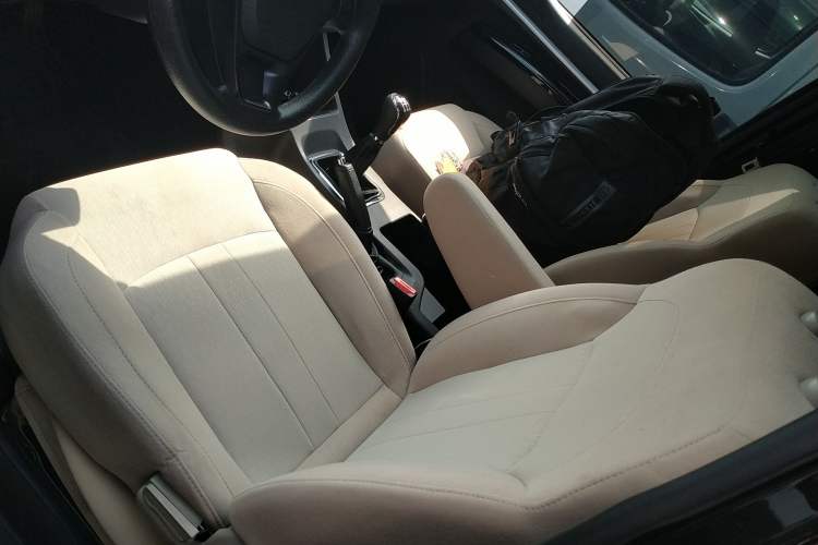 Used FORTHING Lingzhi 2023 M5L 1.6L Base Model 7 Seats Left Front Seat