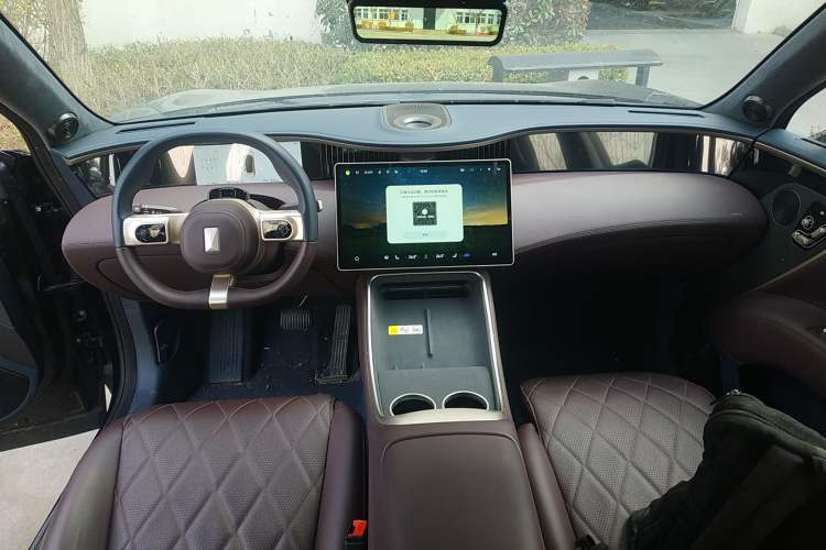 Used Avatr 11 2025 Year Updated Max Extended-Range Version Center Console