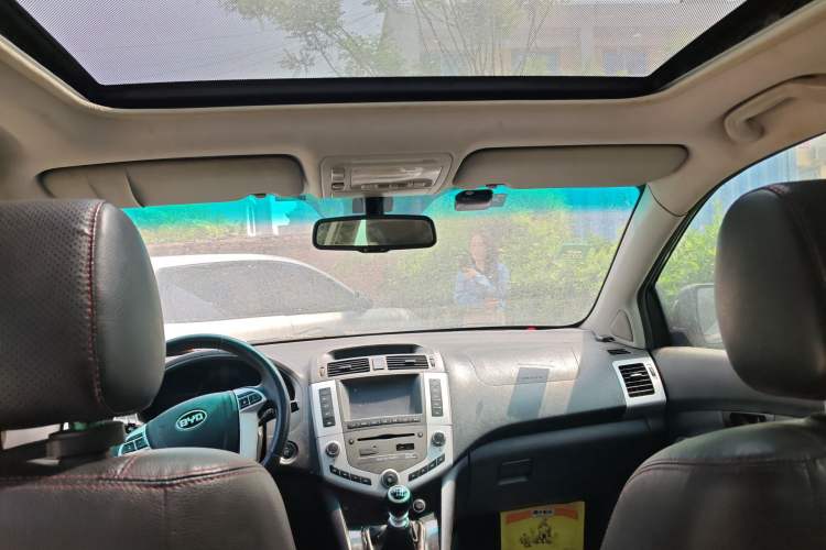 Used BYD S6 2014 1.5TI Manual Luxury 5-Seater Headliner