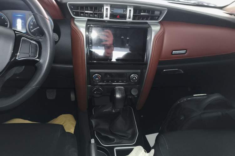 Used Huanghai Da Niu 2022 2.8T Pioneer Edition Manual Diesel 4x4 Value-Added Flatbed Cargo Box JE493ZLQ6H