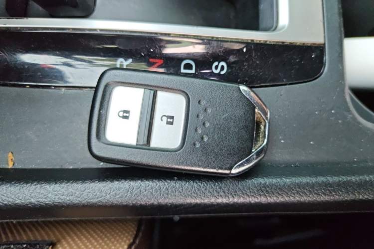 Used Honda Jade 2017 1.8L automatic Comfort version 5 seats Vehicle Key