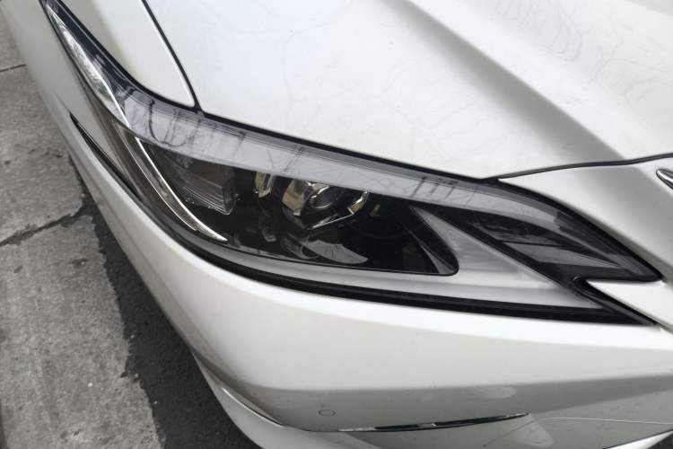 Used Lexus ES 2023 200 Excellence Edition
