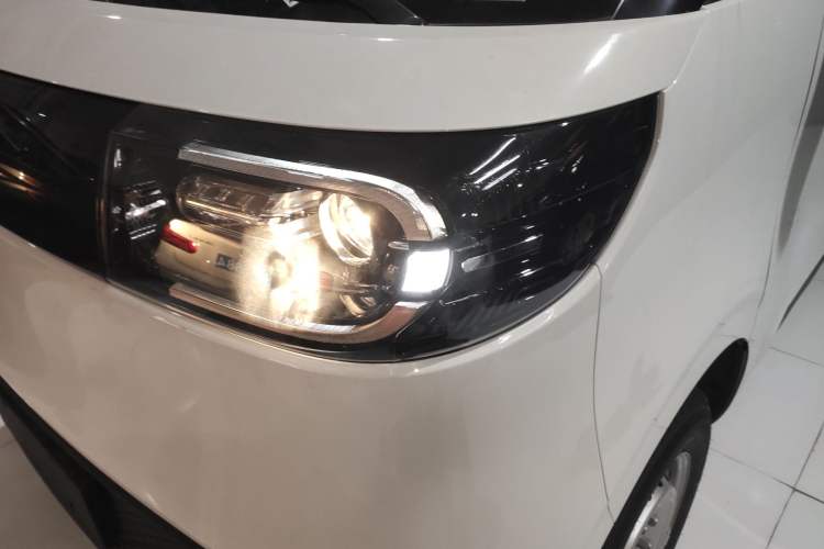 Used SAIC MAXUS Dana V1 2024 V1 Short Wheelbase Low-Roof Multi-Function Version (51 kWh)
