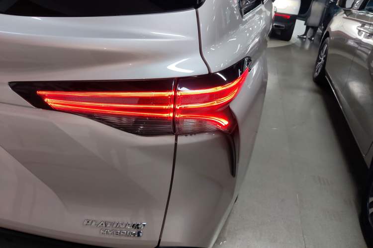 Used Toyota SIENNA 2021 2.5L Hybrid Platinum Edition