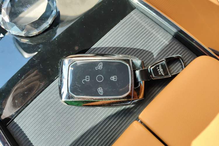 Used Geely Galaxy LEVC L380 2024 140-Degree 6-Seater All-Wheel-Drive Ultra