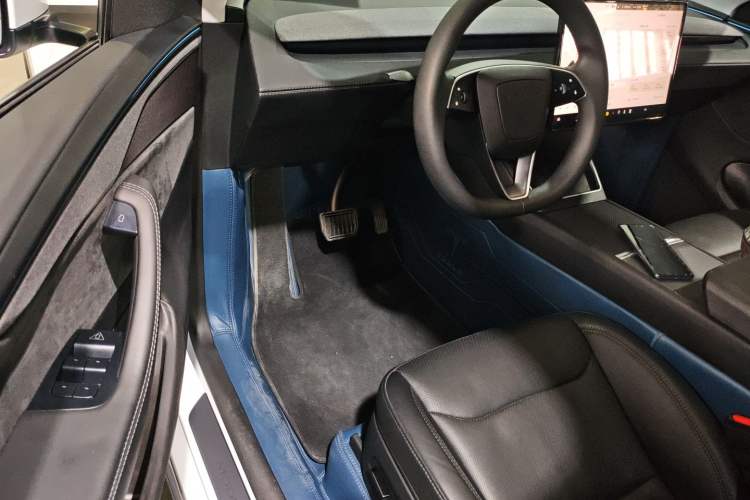 Used Tesla Model Y 2025 Long-Range All-Wheel-Drive Version