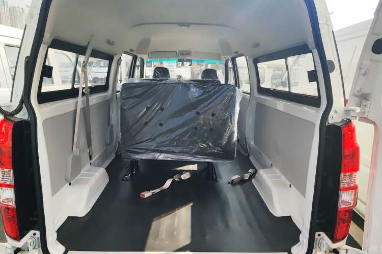 Used SRM Haoyun 2025 Launch Edition Farady 42.3 kWh 305 km 6 seats
