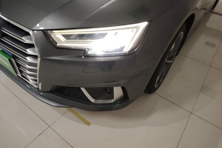 Used Audi A4L 2019 40 TFSI Fashion Edition China VI Emission Standard
