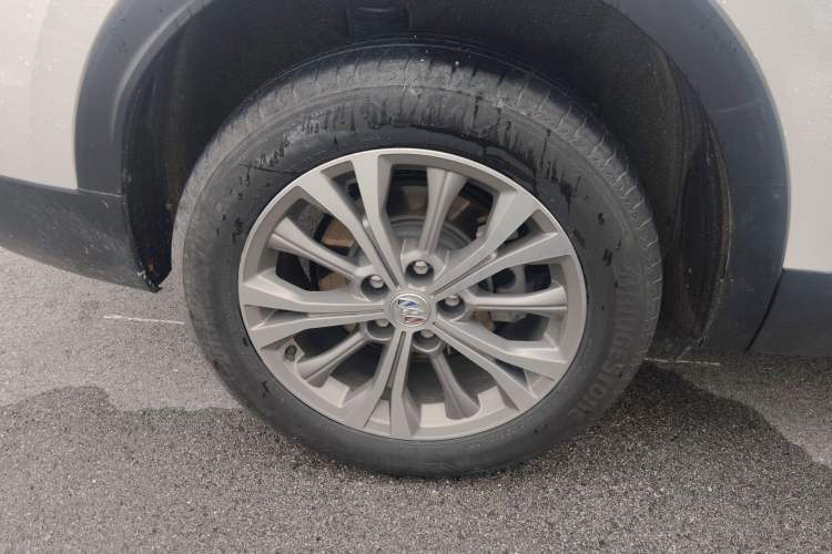 Used Buick Envision 2022 Encore Plus 652T Five-Seat Luxury Model Right Rear Wheel Hub
