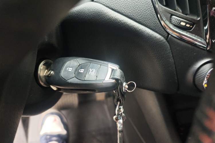 Used Chevrolet Cruze 2017 1.5L Automatic Pioneer Sunroof Edition
