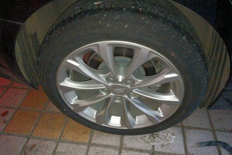 Used Cadillac CT5 2022 28T Luxury Version (Standard Edition) Right Rear Wheel Hub