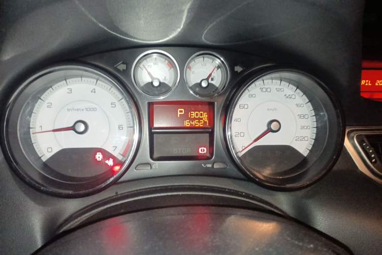 Used Peugeot 308 2013 1.6L Automatic Fashion Model Odometer Close Up