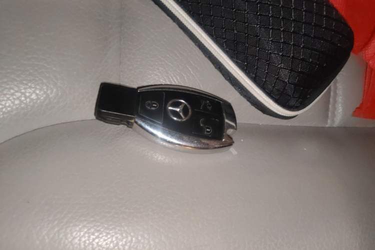 Used Mercedes-Benz R-Class 2011 R 350 L 4MATIC Vehicle Key