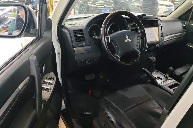 Used Mitsubishi Pajero 2020 3.0L Automatic Prestige Off-Road Edition
