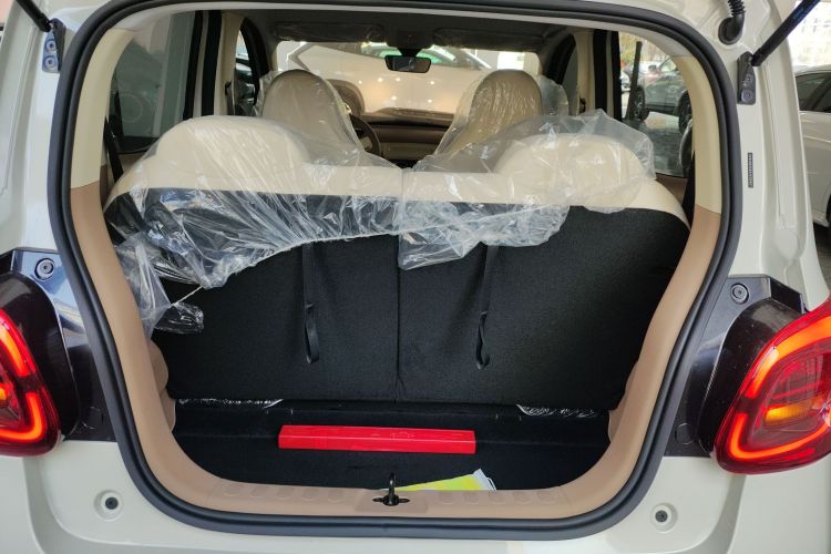 Used Wuling Hongguang MINIEV 2025 Four-Door Version Advanced Edition Trunk