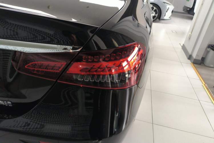 Used Mercedes-Benz E-Class 2023 Updated E 300 L Fashion Edition Right Rear Taillight