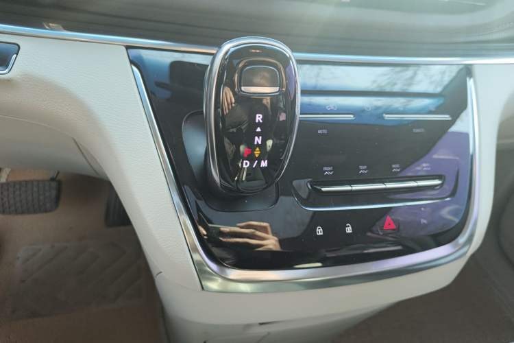 Used Buick GL8 2020 Land Business Class 652T Luxury Model
