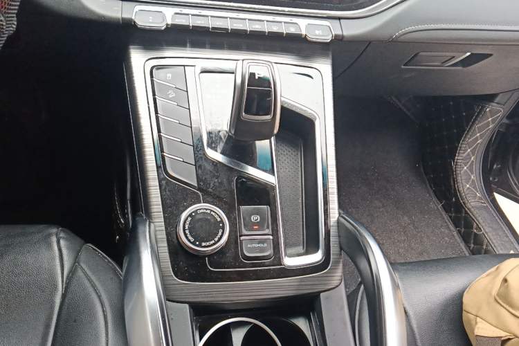 Used Geely Auto Emgrand X7 Sport 2020 1.8TD DCT Smart Connect PRO Gear Lever