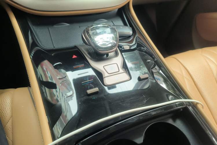 Used Denza D9 2022 DM-i 970 Four-Wheel Drive Flagship Model