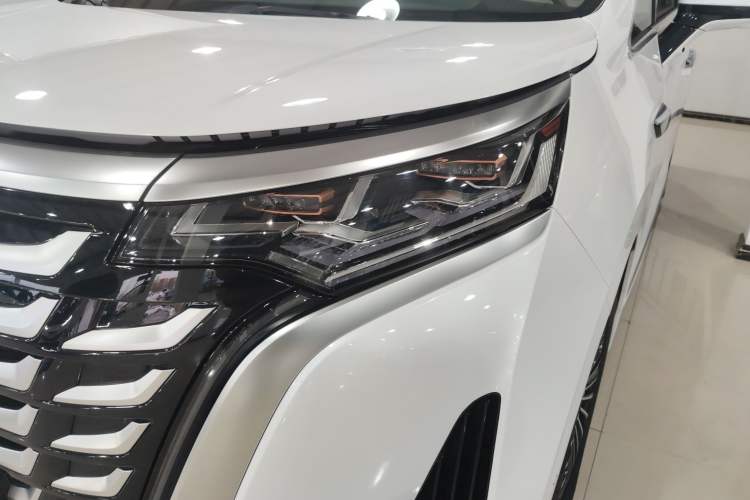 Used Denza D9 2025 DM-i Intelligent Drive 1020 Four-Wheel Drive Prestige Model Left Front Headlight