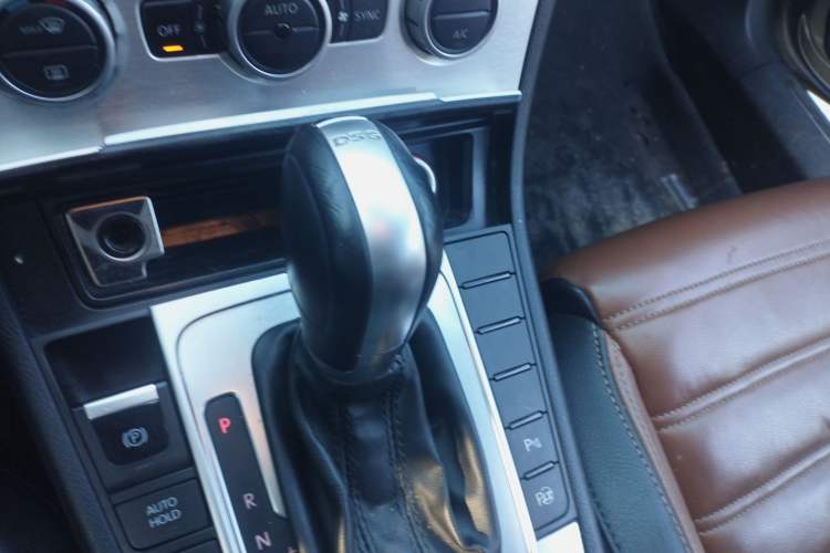 Used Volkswagen FAW-Volkswagen CC 2015 2.0 TSI Luxury Model Gear Lever