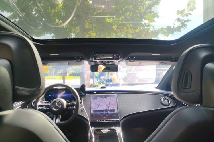 Used Mercedes-Benz EQE 2022 350 First Edition Special Version Headliner