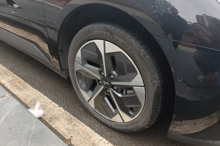 Used XPeng MONA M03 2024 620 with Ultra-Long Range Right Front Wheel Hub