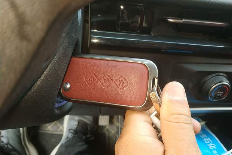 Used Wuling Alvez 2022 1.5L Manual Free-Style Model Vehicle Key