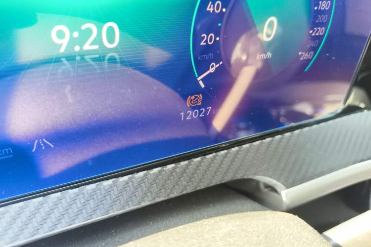 Used Volkswagen Tavendor 2023 380TSI Four-Wheel Drive R-Line Cruise Edition Odometer Close Up