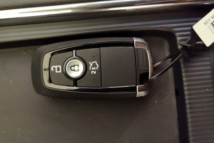Used Ford Mondeo 2025 2.0T EcoBoost Luxury Version Vehicle Key