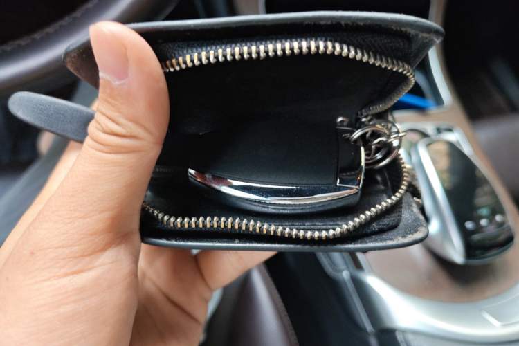 Used Mercedes-Benz GLC 2018 Refreshed GLC 300 4MATIC Dynamic Edition Vehicle Key