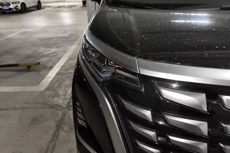 Used Denza D9 2022 DM-i 970 Four-Wheel Drive Prestige Model
