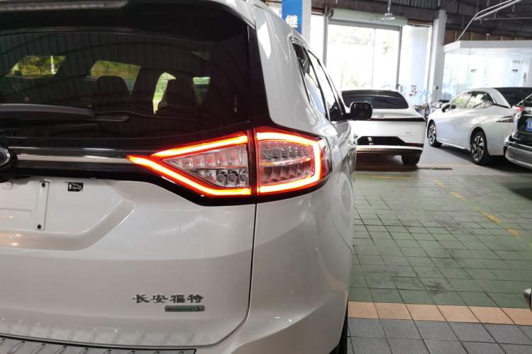 Used Ford Edge 2018 EcoBoost 245 Two-Wheel-Drive Titanium 7-Seater China VI Standard